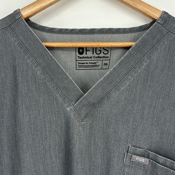 Figs Men's Leon Scrub Top in Graphite Gray Size 2XL - Picture 4 of 10